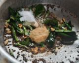 A picture of step 4 of Dahi kadi.