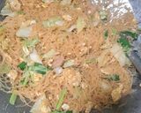 Foto langkah ke 5 dari resep Bihun Goreng Bakso Sosis.