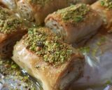 Foto del paso 8 de la receta: Rollitos de baklava con nueces y pistachos