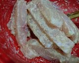 Hình bước làm 2 của món Phi lê cá basa chiên giòn