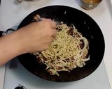 肉絲炒麵的食譜步驟14照片