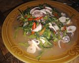 Foto langkah ke 4 dari resep Cah kangkung cumi.