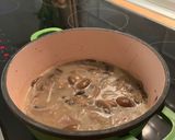 صورة لخطوة 2 من وصفة شوربة الفطر بالكريمة
