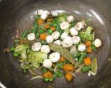 A picture of step 3 of One Pot Makhana Vegetable Pulao.