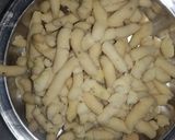 A picture of step 1 of Khatti meethi kurkury ki chaat.