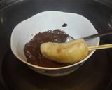 Hình bước làm 1 của món Kem chuối phủ chocolate