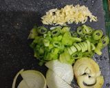Foto langkah ke 1 dari resep Tomato ramen/Ramen kuah tomat/Mi kuah tomat.