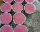 Foto langkah ke 2 dari resep Puding stroberi.