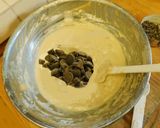 A picture of step 3 of Chocolate Chip Cup Cake.
