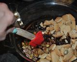 A picture of step 5 of Chocolate Salami (salame).
