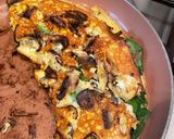 Hình bước làm 2 của món Trứng chiên nấm, rau spinach