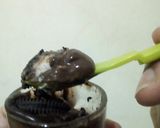 Foto langkah ke 7 dari resep Oreo Dessert Glass with Evaporated Milk.