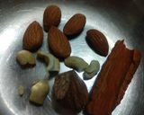 गरमागरम चाॅकलेट मसाला दुध (chocolate masala milk recipe in marathi) रेसिपी स्टेप 3 फोटो 