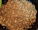 Foto del paso 3 de la receta: Semillas de calabaza y girasol doradas con especias