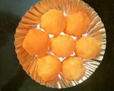 A picture of step 2 of Dahi Puri.