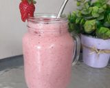 Foto langkah ke 3 dari resep Strawberry Banana Smoothies.