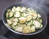 Foto del paso 1 de la receta: Tortilla de calabacín 🥒 y atún 🐟