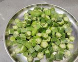 A picture of step 1 of Masaladar Bhindi.