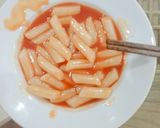 Hình bước làm 5 của món Tokbokki xào (Bánh gạo cay Hàn)