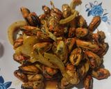 Foto langkah ke 5 dari resep Kerang Lada Hitam.
