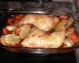 Foto del paso 3 de la receta: Pollo al horno con patatas, cebolla, zanahoria y arroz
