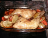 Foto del paso 3 de la receta: Pollo al horno con patatas, cebolla, zanahoria y arroz