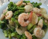 Foto langkah ke 5 dari resep Cah Brokoli Seafood.