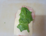 Foto del paso 4 de la receta: Rollitos de pechuga rellenos de jamón serrano, queso y espinacas con papas fritas