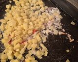 Foto langkah ke 1 dari resep Tortang Potatoes (Omelet Kentang Filipina).