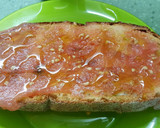 Foto del paso 4 de la receta: Tostada con tomate, jamón y aceite de oliva virgen