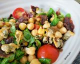 Foto del paso 7 de la receta: Ensalada de garbanzos con berberechos y alga dulse