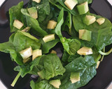 Foto del paso 1 de la receta: Ensalada de espinacas con vinagreta balsámica de miel