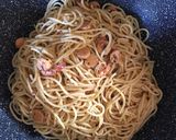 Gambar langkah 5 resipi Spaghetti Prawn Aglio Olio (Italy).
