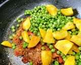 A picture of step 6 of Paddy Straw Mushroom And Peas Curry.