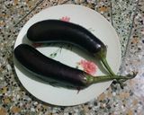 A picture of step 1 of Begun Bhaja.