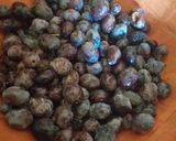 A picture of step 1 of Salt-dried olives👍😜🎄.