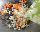 Foto langkah ke 3 dari resep "Onigiri ayam jagung" Bekal Suami.