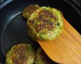 ब्रोकोली गाजर मटर टिक्की (Broccoli Gajar Matar Tikki ki recipe in hindi) रेसिपी चरण 7 फोटो