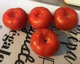 Une image de l'étape 1 de Salade de tomates à la mozzarella di buffala et pistaches.