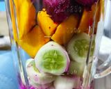 Foto langkah ke 3 dari resep Pink October dragon fruit Smoothie.