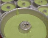 Foto langkah ke 5 dari resep Bolu Pandan Mini.