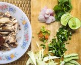 รูปขั้นตอนการทำที่ 1 ของ ลาบไก่ทอด