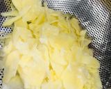 A picture of step 2 of Crispy potato chips🍽🥔.