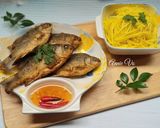 Hình bước làm 2 của món Cá diếc chiên giòn xoài bằm