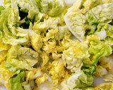 Foto del paso 1 de la receta: Ensalada con rulo de cabra, aguacate, mandarina y semillas