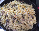 Foto del paso 3 de la receta: Fusilli con atún y salteado de verduras y champiñones