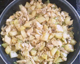 Foto del paso 7 de la receta: Dados de patata y migas de pollo con rúcula y canónigos