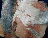 Foto del paso 1 de la receta Caballas con hojas verdes