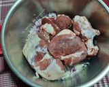Une image de l'étape 1 de Tajine d'agneau aux pruneaux, amandes et œufs 🍴.