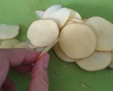 Foto langkah ke 3 dari resep Casserole Kentang Keju tanpa oven.